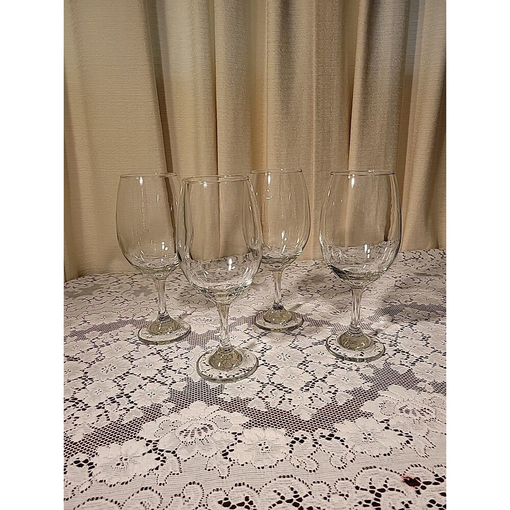 Large Wine Glasses - Set Of 4 in Excellent Condition 9" Tall - Stem 3½"